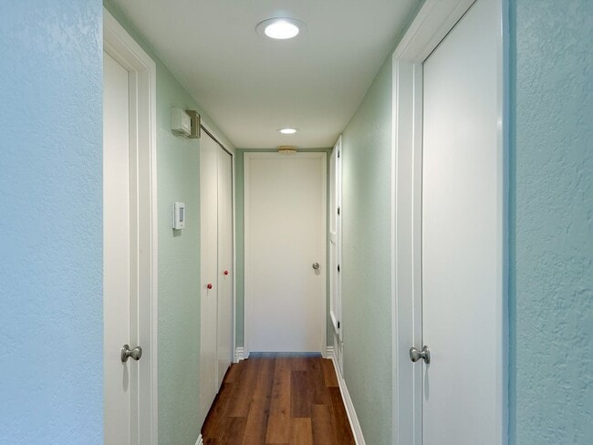 Building Photo - 2262 Martinique Ln