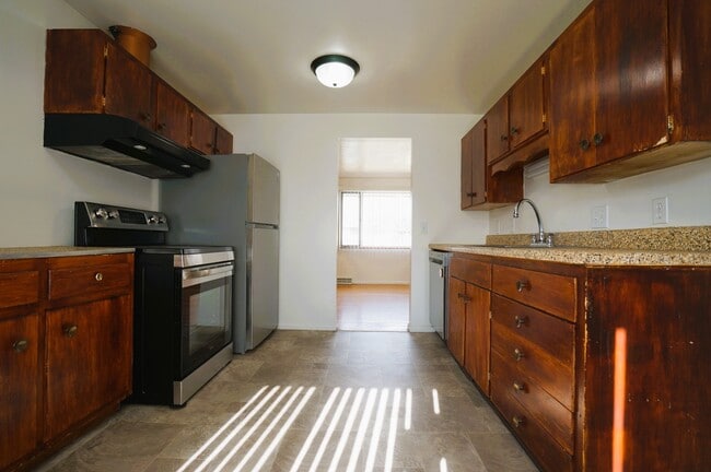 Building Photo - 2500 Westchester Dr