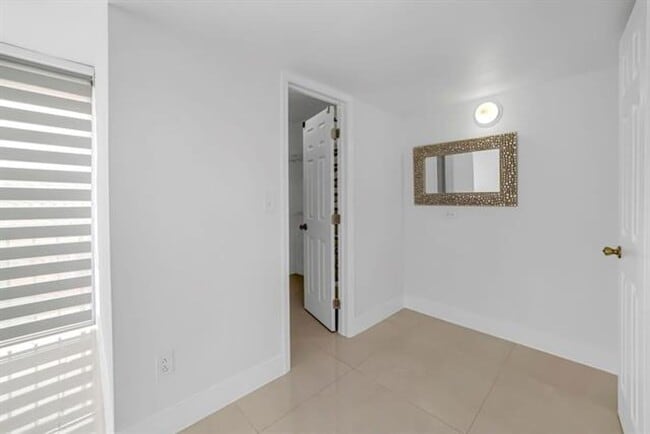 Building Photo - 9240 Fontainebleau Blvd
