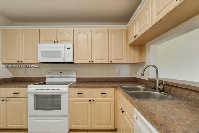 Building Photo - 561 NW 100th Pl