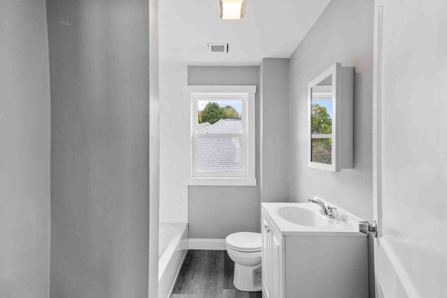 Building Photo - 100 Weetamoe St