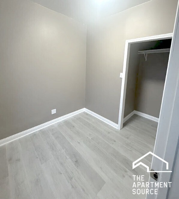 Building Photo - 8364 S Brandon Ave