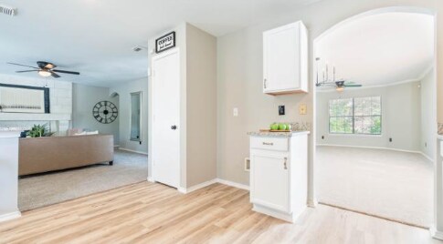 Building Photo - 10112 Sunset Pl