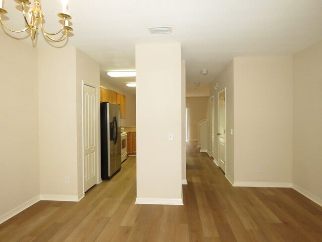 Building Photo - Townhouse in Fishhawk Ridge 2bd/2.5 bath