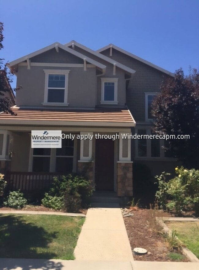 Primary Photo - AWESOME 3 BED/2.5 BATH FLOOR PLAN AVAILABL...