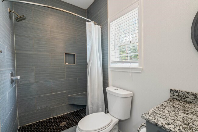 Building Photo - 200 Wallen St