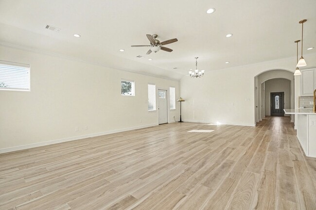 Building Photo - 3633 E Meadow Ln