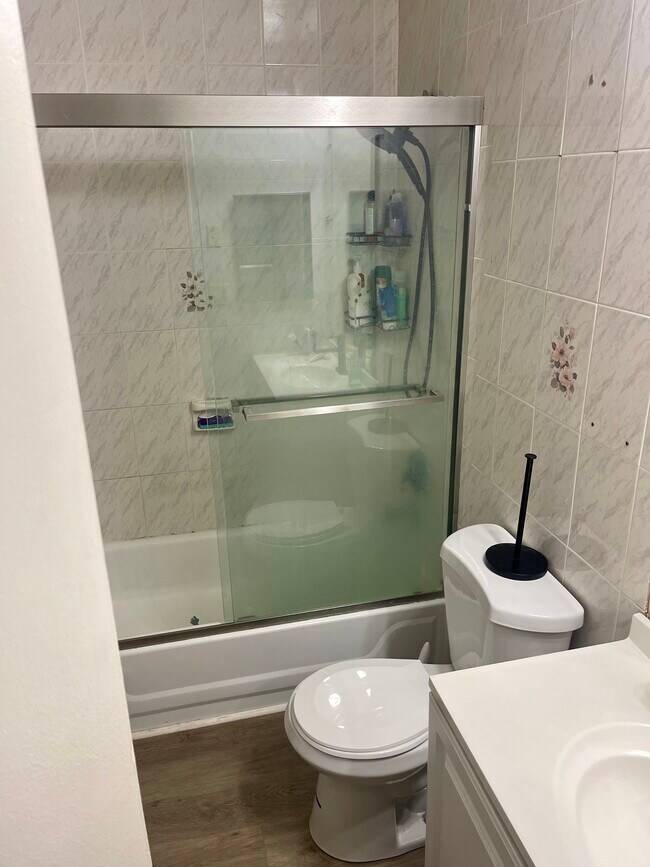 Building Photo - 4000 Del Rio Way