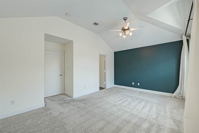 Building Photo - 11315 S Main St