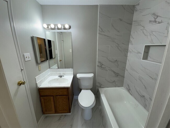 Building Photo - 7400 Bellerive Dr