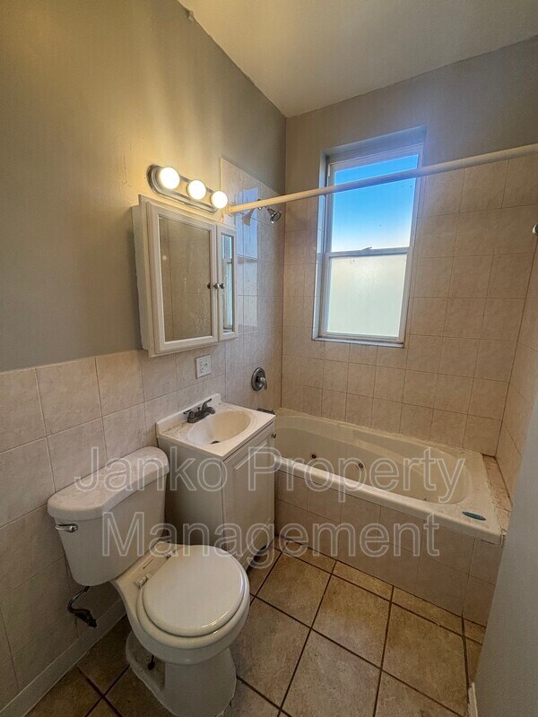 Building Photo - 7134 S Cornell Ave