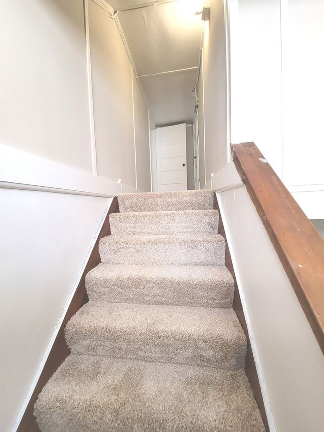 Building Photo - 2541 N Lake Dr