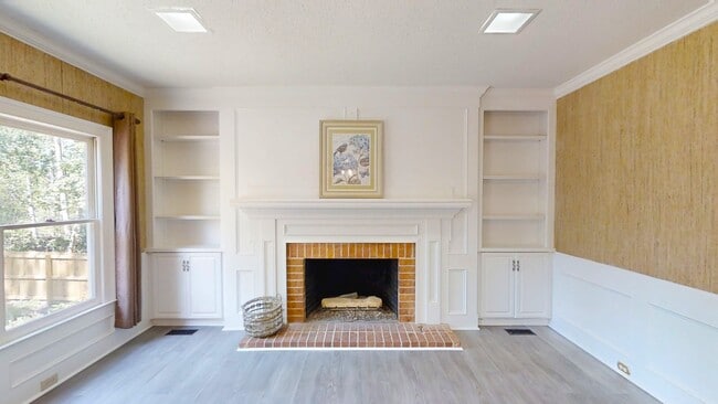 Building Photo - 4130 Knollcrest Cir N