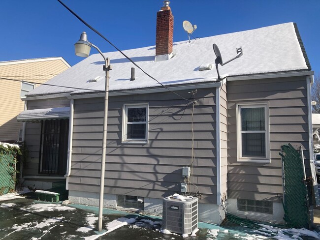 Building Photo - 870 Frederick Blvd