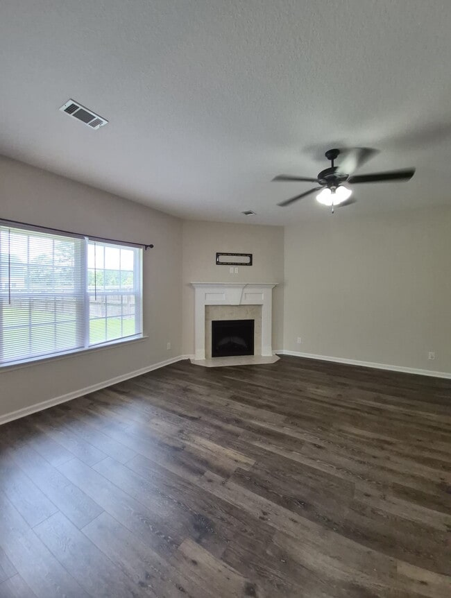 Building Photo - 33 Trask Cir
