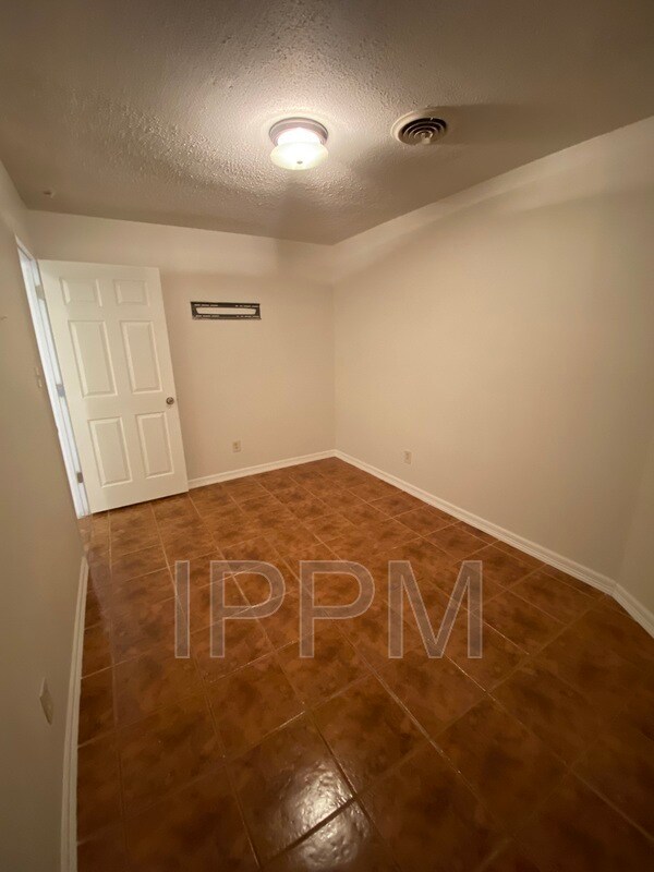 Building Photo - 1500 Palm Valley Dr W
