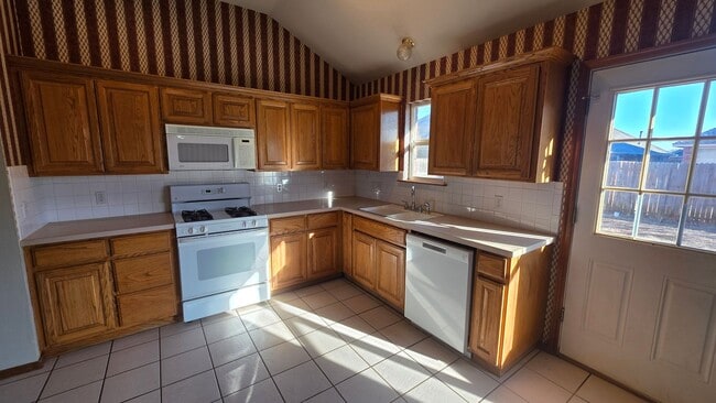 Building Photo - 3 Bed 2 Bath in Oklahoma City!