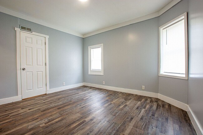 Building Photo - 2523 Ames Ave