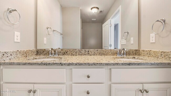Building Photo - 7471 Shadow Lake Dr