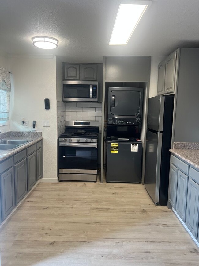 Building Photo - Charming 1 bedroom home