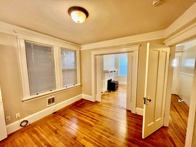 Building Photo - PM0206