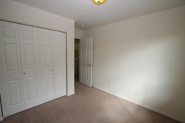 Building Photo - 3 Bedroom South Anchorage Condo!