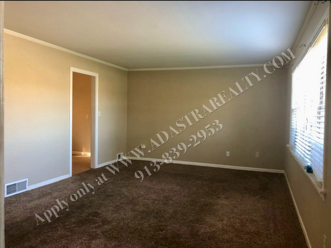 Building Photo - Charming Prairie Village Ranch Home-Availa...