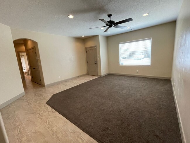 Building Photo - 83 N Lee Ln