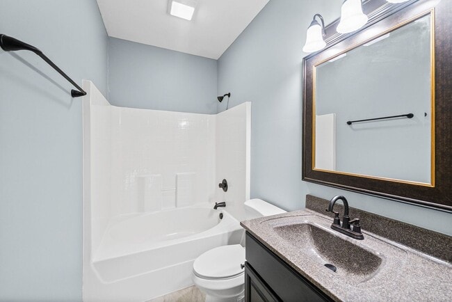 Building Photo - 3 Bedroom 2 Bath Pet Friendly Home For Rent!