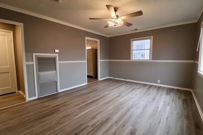 Building Photo - 237 S Kaley St