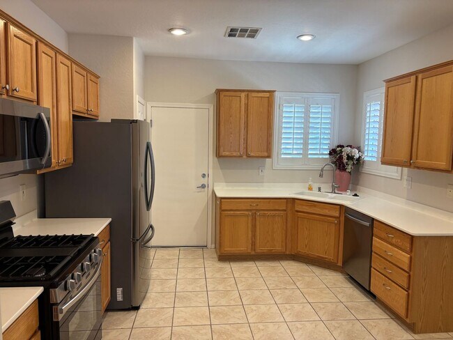 Building Photo - Charming 2-Bed Retreat with Covered Patio in Solera 55+