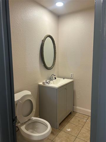 Building Photo - 2043 Chestnut Rd