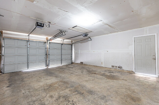 Building Photo - 14719 Highland Peak