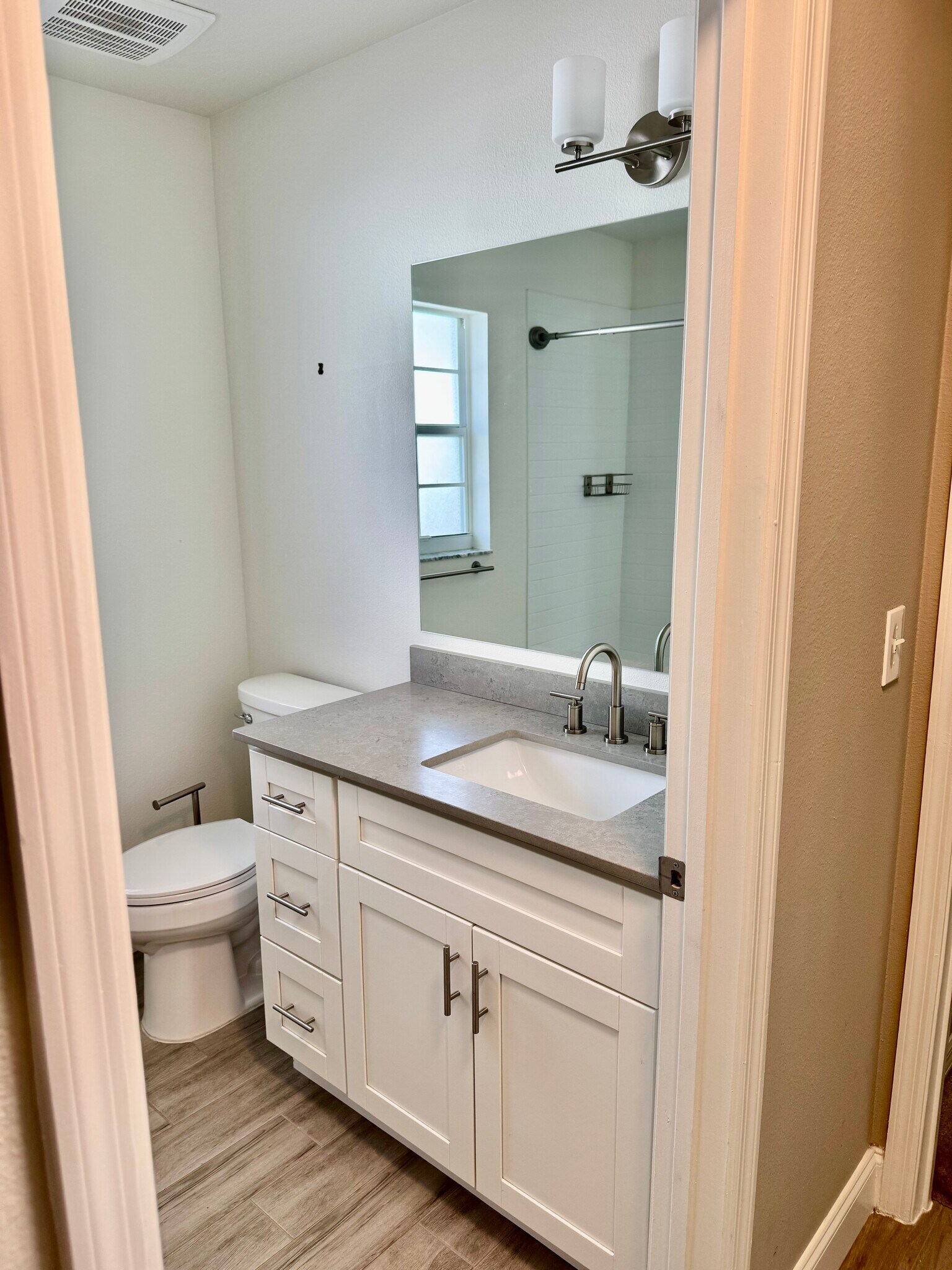 Guest Bath - 7902 Canary Palm Ct