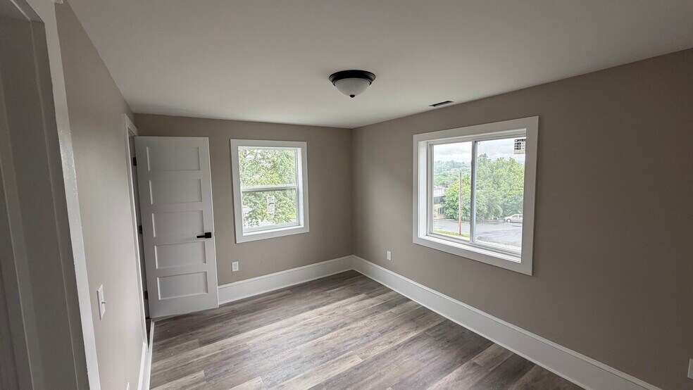 Building Photo - 1201 Grove Ave