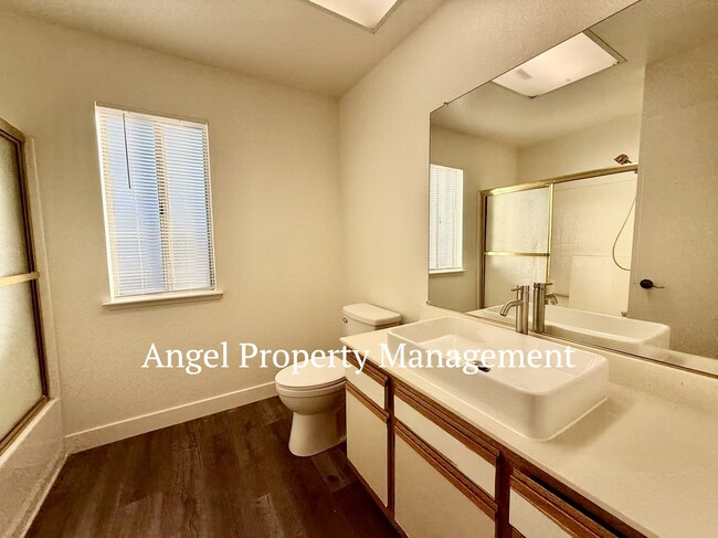 Building Photo - 7603 Delta Pointe Way