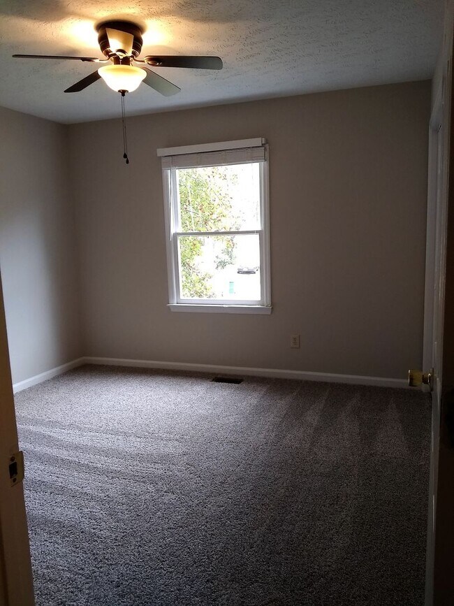 Building Photo - UPDATED & SPACIOUS 3 Bedroom 2 Bathroom home close to SHOPPING & FT BRAGG!!