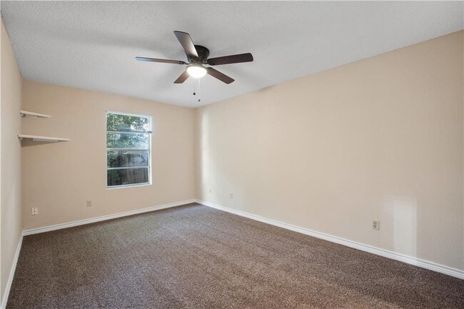 Building Photo - 906 Country Aire Dr