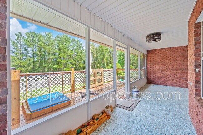 Building Photo - 618 Territory Ln