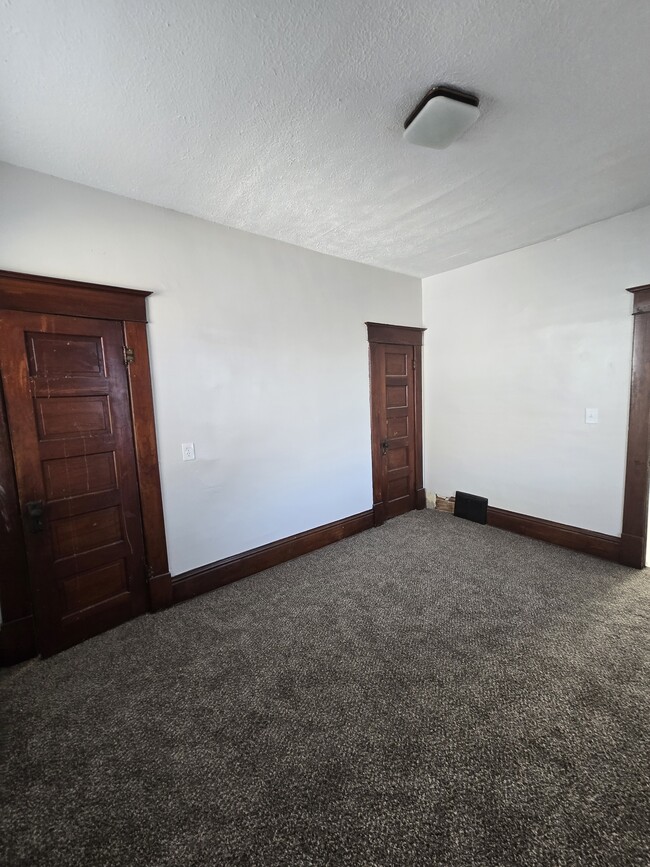 Building Photo - 305 N Pennsylvania Ave