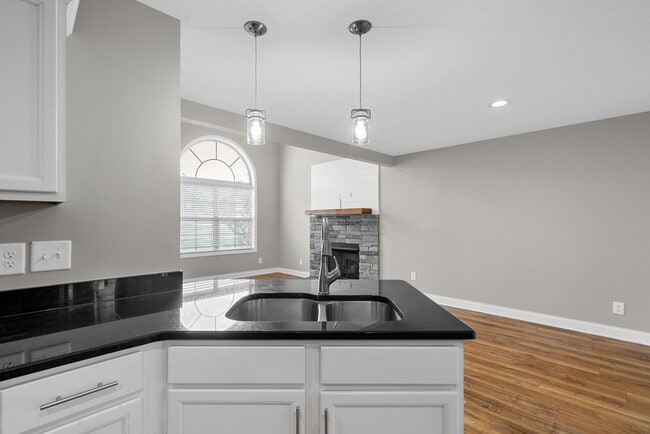 Building Photo - 1725 Rains Rd