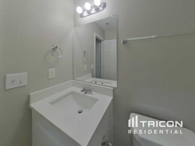 Building Photo - 731 Tullamore Way