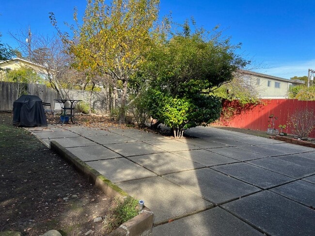 Building Photo - 508B Spring St