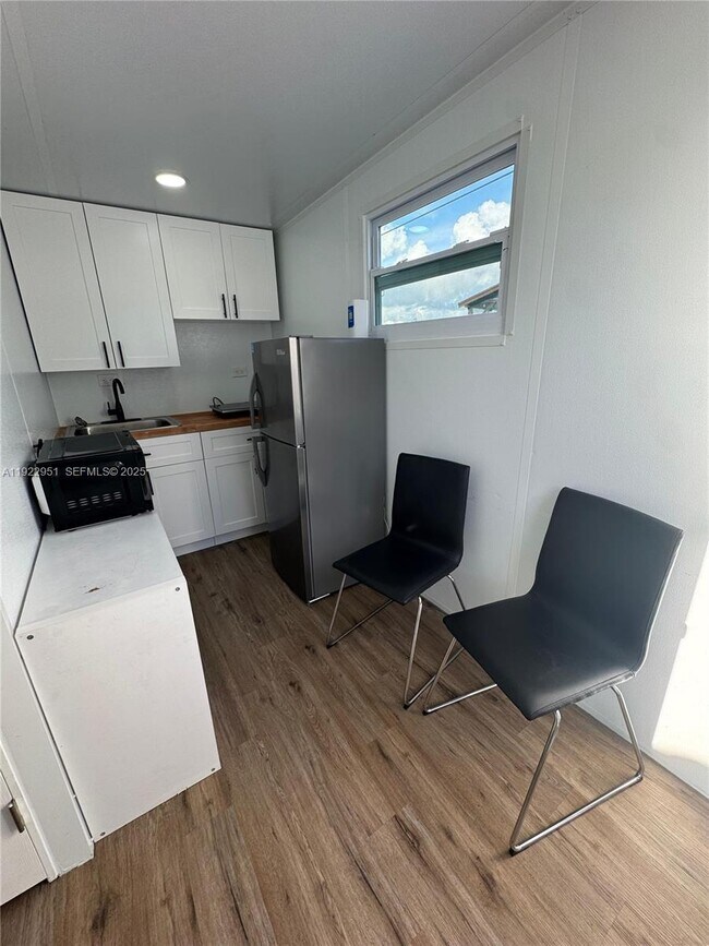 Building Photo - 4341 SW 99th Ct