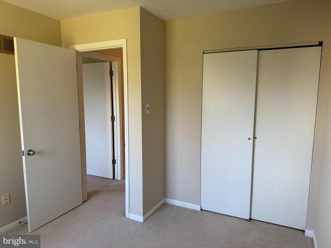 Building Photo - 5404 Doral Dr