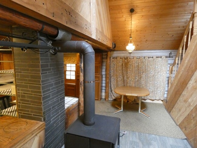 Building Photo - **Charming Cabin**