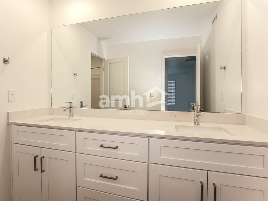 Building Photo - 20177 W Thomas Rd