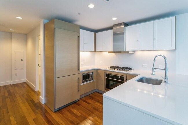 Building Photo - 77 Hudson St