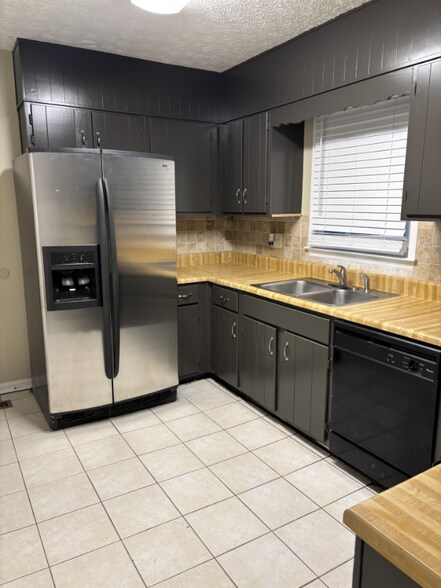 Building Photo - 560 Grimes Pl