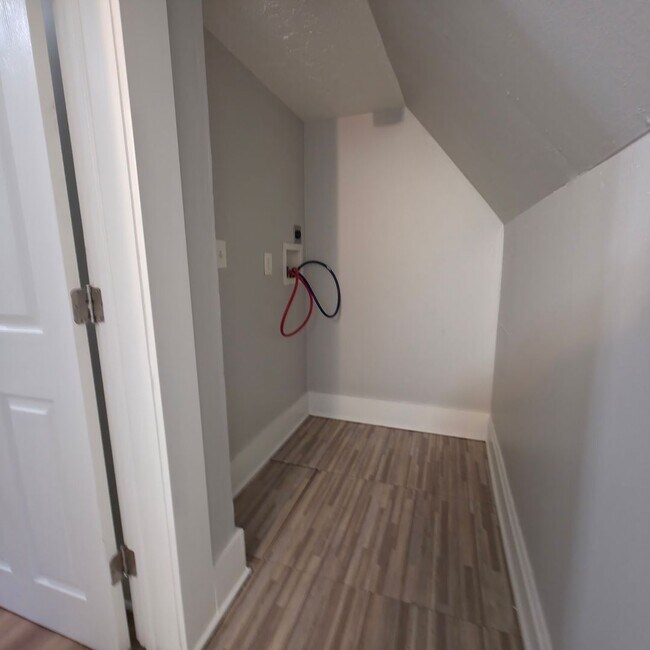 Building Photo - 1609 Hopkins Ave